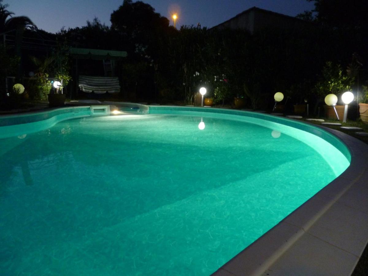 Chez Patrick Roujan Bed & Breakfast Dış mekan fotoğraf